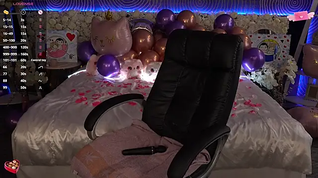 Snapshot of FoxyShy chatting on 02/12/26, 11:32 FoxyShy online show from 02/12/26, 11:32