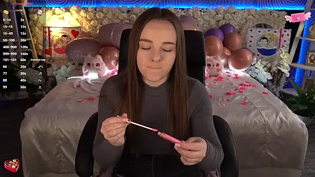 Snapshot of FoxyShy chatting on 03/04/26, 06:32 FoxyShy online show from 03/04/26, 06:32