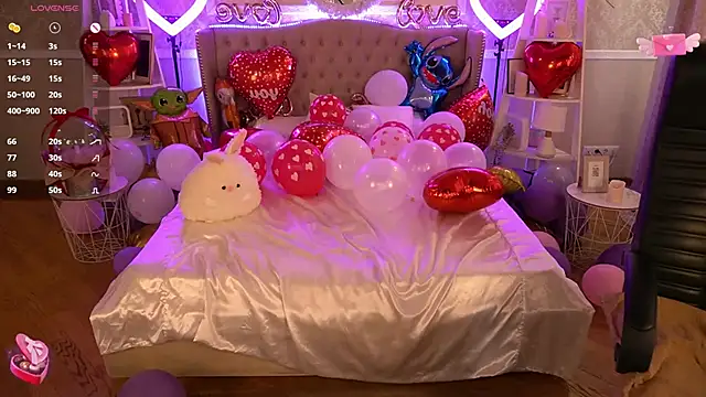 Snapshot of FoxyShy chatting on 02/15/25, 10:00 FoxyShy online show from 02/15/25, 10:00