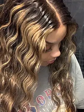 Snapshot of Rakiyahcharms chatting on 02/01/26, 04:00 Rakiyahcharms online show from 02/01/26, 04:00