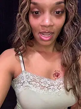 Snapshot of Rakiyahcharms chatting on 01/07/26, 01:21 Rakiyahcharms online show from 01/07/26, 01:21