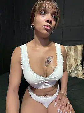 Snapshot of Rakiyahcharms chatting on 06/20/26, 03:17 Rakiyahcharms online show from 06/20/26, 03:17