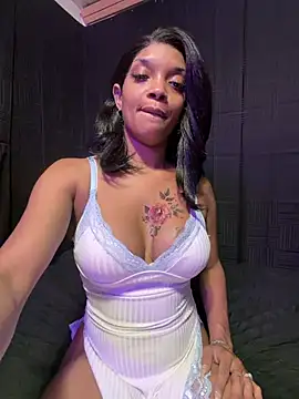Snapshot of Rakiyahcharms chatting on 07/19/26, 05:32 Rakiyahcharms online show from 07/19/26, 05:32