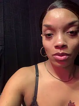 Snapshot of Rakiyahcharms chatting on 12/20/25, 03:20 Rakiyahcharms online show from 12/20/25, 03:20