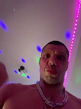 Snapshot of TOYTOYNOW chatting on 02/01/25, 12:04 TOYTOYNOW online show from 02/01/25, 12:04