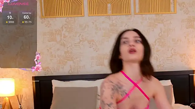 NoraBunny online show from 10/03/25, 05:36