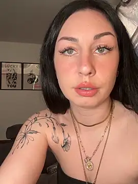 Snapshot of Estherjizz chatting on 05/27/26, 03:19 Estherjizz online show from 05/27/26, 03:19