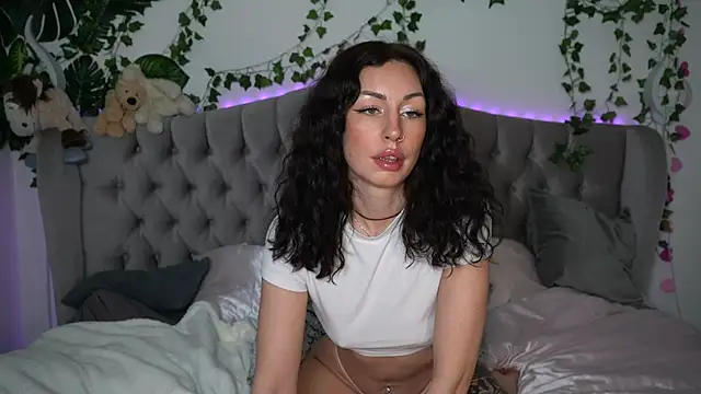 Snapshot of Estherjizz chatting on 01/27/25, 02:24 Estherjizz online show from 01/27/25, 02:24