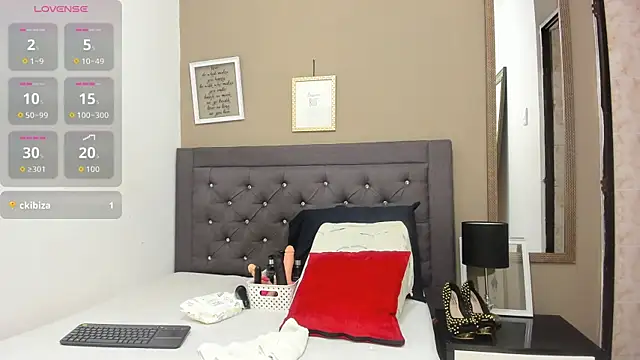 MilfVictoria online show from 04/24/26, 08:00