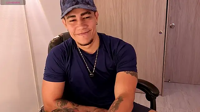 CRAZYBOYLOVE online show from 02/11/26, 11:32