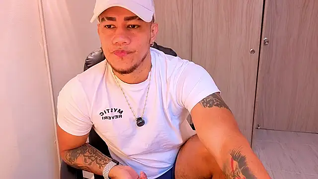 CRAZYBOYLOVE online show from 03/11/26, 12:32