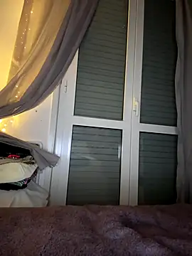 Snapshot of Wet-Pussycat chatting on 11/04/25, 04:44 Wet-Pussycat online show from 11/04/25, 04:44