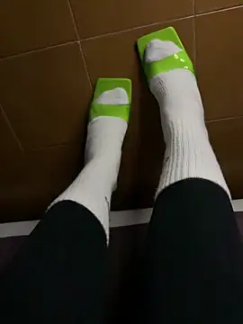 Snapshot of Wet-Pussycat chatting on 11/18/25, 03:37 Wet-Pussycat online show from 11/18/25, 03:37