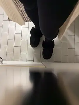 Snapshot of Wet-Pussycat chatting on 12/04/25, 04:39 Wet-Pussycat online show from 12/04/25, 04:39