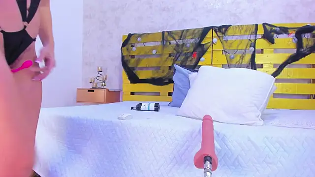 Snapshot of cristinapuerta_ chatting on 10/31/25, 02:52 cristinapuerta online show from 10/31/25, 02:52