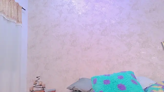 Snapshot of cristinapuerta_ chatting on 06/19/26, 11:38 cristinapuerta online show from 06/19/26, 11:38