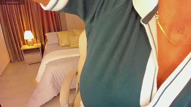 Sarah Stone  online show from 11/05/25, 07:50