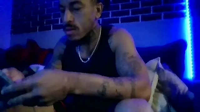 Snapshot of BigWayneBabyXXX chatting on 10/27/25, 01:34 BigWayneBabyXXX online show from 10/27/25, 01:34