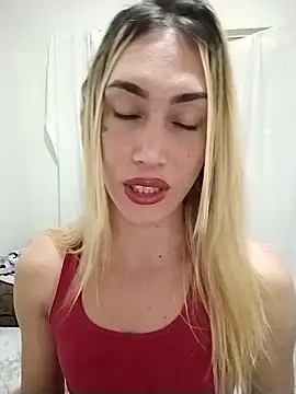 Snapshot of Ellenurach chatting on 12/17/25, 12:10 Ellenurach online show from 12/17/25, 12:10