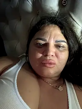 Snapshot of littleRikka chatting on 11/21/25, 04:28 littleRikka online show from 11/21/25, 04:28