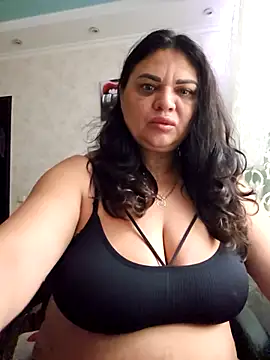 Snapshot of littleRikka chatting on 11/07/25, 08:08 littleRikka online show from 11/07/25, 08:08