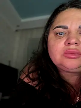 Snapshot of littleRikka chatting on 11/19/25, 10:43 littleRikka online show from 11/19/25, 10:43