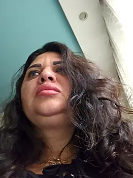 Snapshot of littleRikka chatting on 11/19/25, 10:37 littleRikka online show from 11/19/25, 10:37