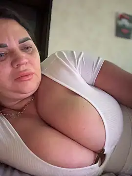 Snapshot of littleRikka chatting on 11/29/25, 09:04 littleRikka online show from 11/29/25, 09:04