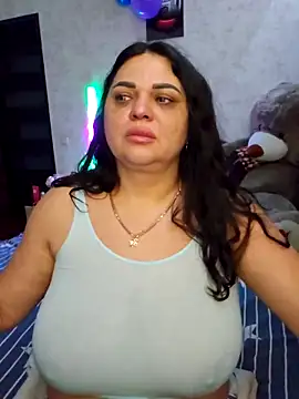 Snapshot of littleRikka chatting on 04/15/26, 06:12 littleRikka online show from 04/15/26, 06:12