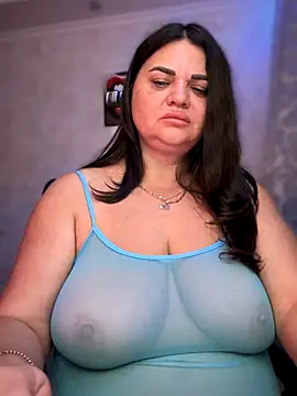 Snapshot of littleRikka chatting on 11/24/25, 10:54 littleRikka online show from 11/24/25, 10:54