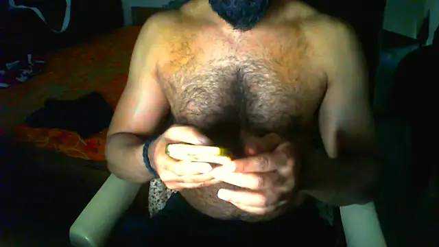 Snapshot of Vbestshow chatting on 03/05/26, 11:18 Vbestshow online show from 03/05/26, 11:18