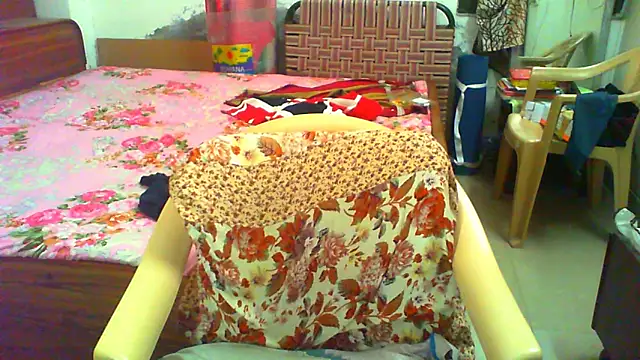 Snapshot of Vbestshow chatting on 04/13/26, 12:09 Vbestshow online show from 04/13/26, 12:09