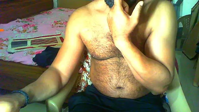 Snapshot of Vbestshow chatting on 04/12/26, 11:35 Vbestshow online show from 04/12/26, 11:35