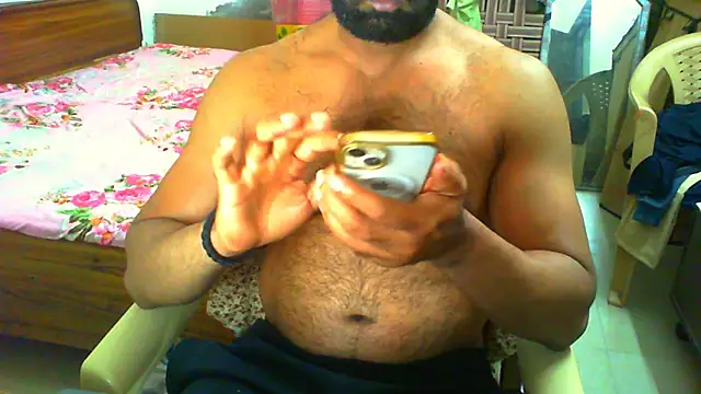 Snapshot of Vbestshow chatting on 04/01/26, 01:12 Vbestshow online show from 04/01/26, 01:12