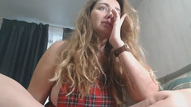 Snapshot of xxkristinaxx chatting on 11/16/25, 10:42 xxkristinaxx online show from 11/16/25, 10:42