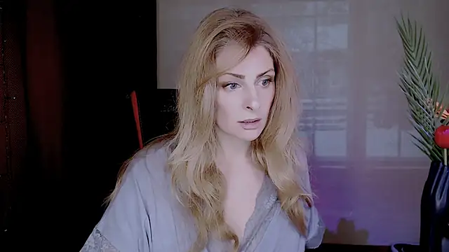 Eleonores online show from 10/28/25, 05:08