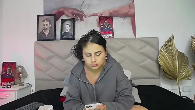 Snapshot of AbbyTaylorr chatting on 10/18/25, 03:03 AbbyTaylorr online show from 10/18/25, 03:03