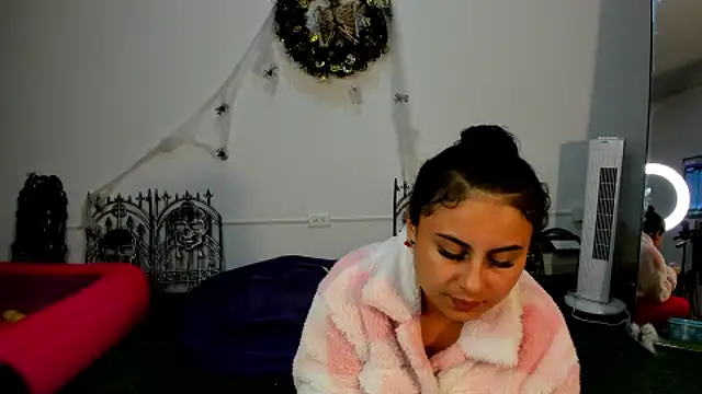 Snapshot of AbbyTaylorr chatting on 10/01/25, 03:44 AbbyTaylorr online show from 10/01/25, 03:44