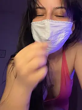 White-Petite online show from 04/03/26, 08:04