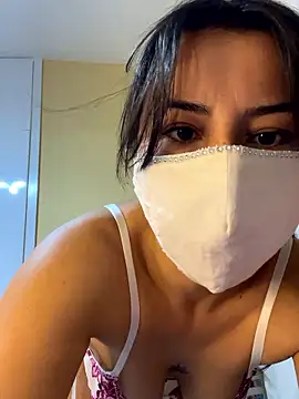 White-Petite online show from 01/08/26, 02:12