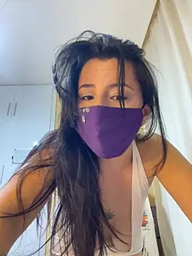 White-Petite online show from 02/21/26, 08:44