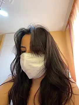 White-Petite online show from 06/04/26, 12:10