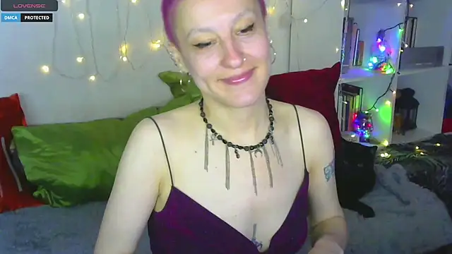 Snapshot of MartaBounty chatting on 06/19/26, 10:04 MartaBounty online show from 06/19/26, 10:04
