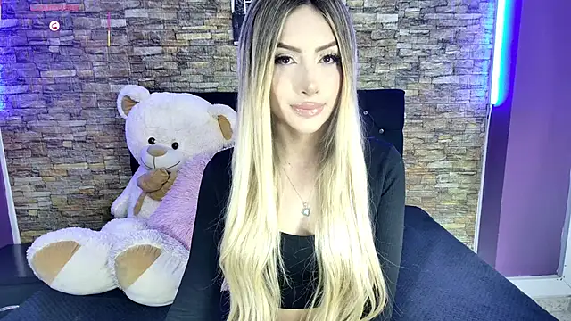 Snapshot of ale_lovee chatting on 02/19/25, 02:33 ale lovee online show from 02/19/25, 02:33