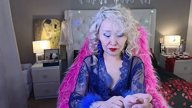 RoxalanaStar online show from 02/17/26, 10:18