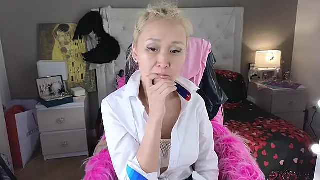RoxalanaStar online show from 05/12/26, 08:21