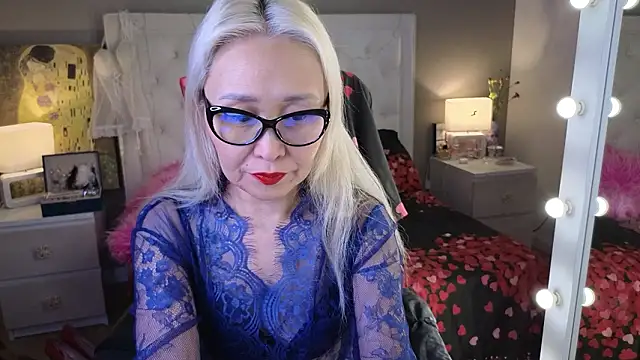 RoxalanaStar online show from 01/31/26, 11:25