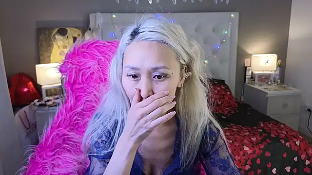 RoxalanaStar online show from 02/20/26, 10:22