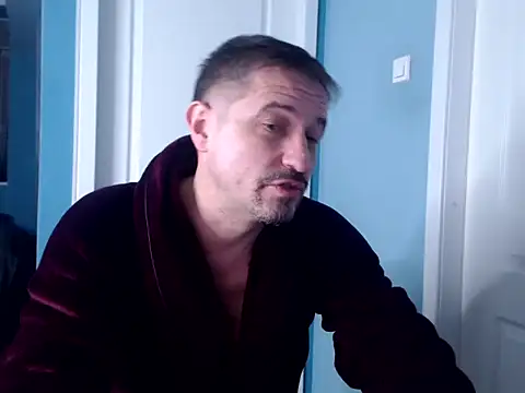 Snapshot of MisterFaithRO chatting on 04/12/26, 09:07 MisterFaithRO online show from 04/12/26, 09:07