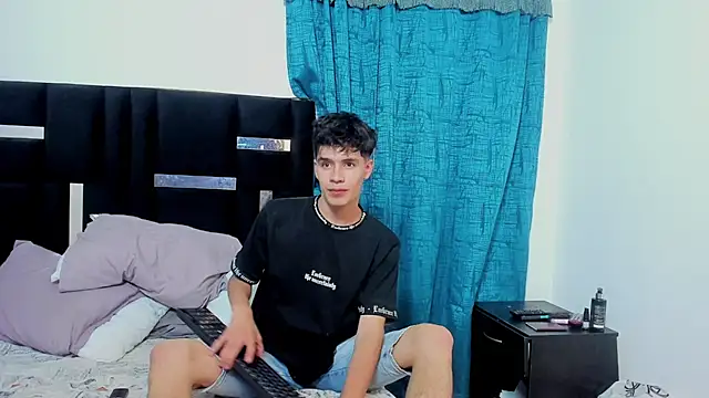 Snapshot of Dimitrixxx__ chatting on 01/14/25, 06:13 Dimitrixxx online show from 01/14/25, 06:13